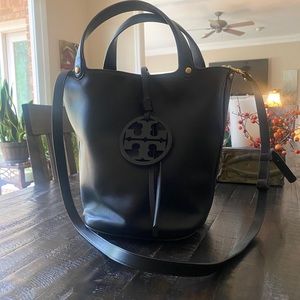 Tory Burch Large Miller Bucket Bag - Black
